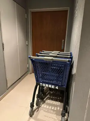 a blue shopping cart in front of a door at CERRO DE LAS ROSAS Departamento amoblado con pileta climatizada in Cordoba