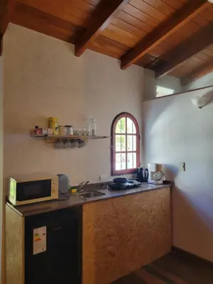 a kitchen with a sink and a microwave at Cálido departamento, cerca de la universidad y de importantes hospitales in Cordoba