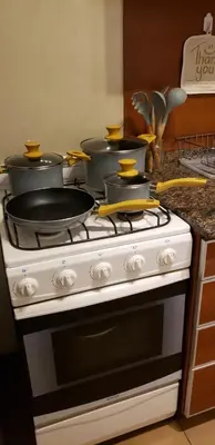 a stove with pots and pans on top of it at Departamento céntrico con hermosa vista a las Sierras in Cordoba