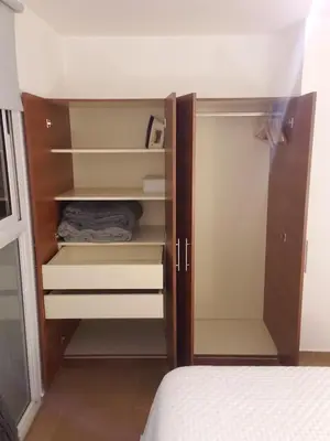 a closet in a bedroom with a bed at Departamento céntrico con hermosa vista a las Sierras in Cordoba