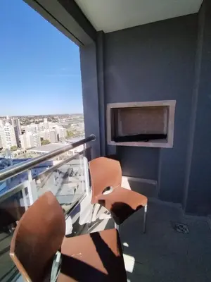 a balcony with two chairs and a view of a city at Depto 2 dormitorios a estrenar, amplio y luminoso in Cordoba