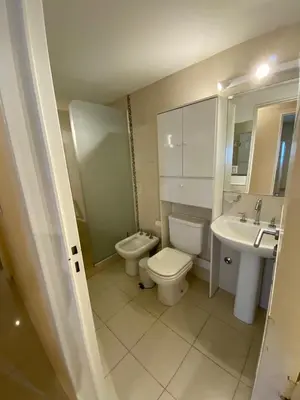 a bathroom with a toilet and a sink at Alquiler del Departamento Barrio residencial in Cordoba