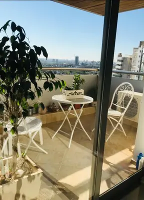 a balcony with a table and chairs on a balcony at Alquiler del Departamento Barrio residencial in Cordoba