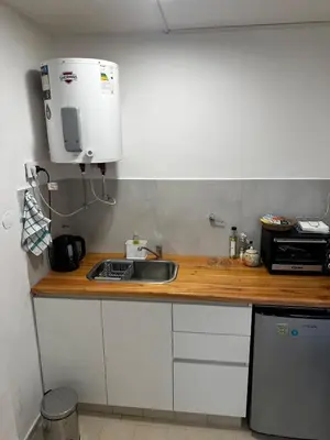 a kitchen counter with a sink and a microwave at Monoambiente en el centro de Córdoba in Cordoba