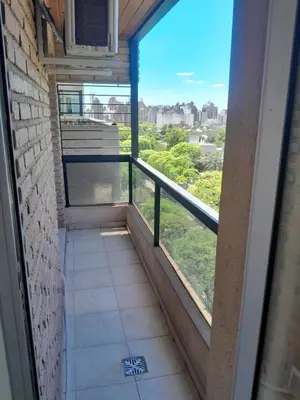 a room with a balcony with a view of the city at Hermoso Departamento en Güemes sobre Cañada in Cordoba