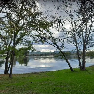 a view of a river with trees in the foreground at Ipomeas in Villa Rumipal