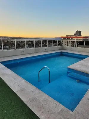 a swimming pool on the roof of a building at Departamento en Carlos Paz con vistas y céntrico in Villa Carlos Paz