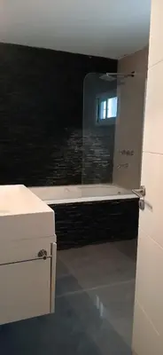 a bathroom with a mirror and a tub and a window at aleyluna in Berrotarán