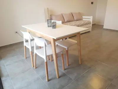a dining room table with white chairs and a couch at DeptoViamonte 2 Luminoso a estrenar con cochera in Cordoba