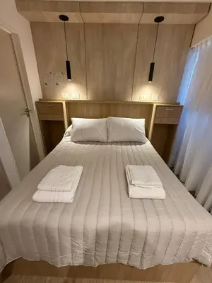 a large white bed with two towels on it at Departamento Elegante y Funcional SS10 in Cordoba
