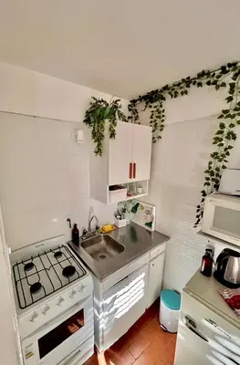 a small kitchen with a stove and a sink at Refugio urbano frente a Sanatorio Allende in Cordoba