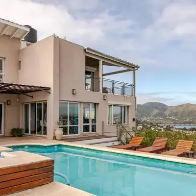 Casa Dos Lunas