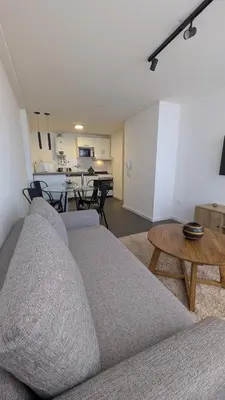 a living room with a couch and a table at Apartamento de un dormitorio, Nueva Córdoba in Cordoba