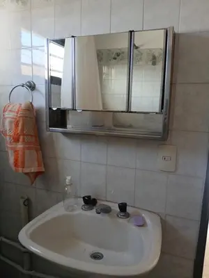 a bathroom with a sink and a mirror at Tranquilidad y descanso in Cordoba