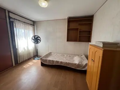 a room with a bed and a fan in it at Amplio departamento en Cofico in Cordoba