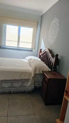 a bedroom with a bed and a window at Exelente departamento en Carlos Paz in Villa Carlos Paz