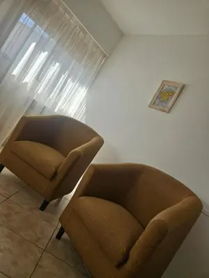 a living room with two chairs and a window at Urban 360 in Río Cuarto