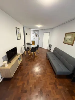 a living room with a couch and a television at Apartamento en Pleno Nueva Córdoba, Garzon, By ApartCba in Cordoba