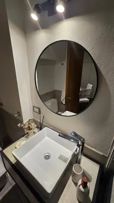 a bathroom with a sink and a large mirror at Departamento Nueva Córdoba - Parque Sarmiento in Cordoba