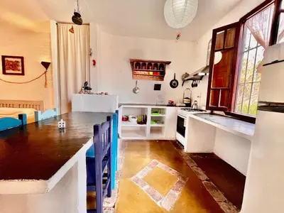a kitchen with a table and a counter top at La Confianza in Las Chacras (La Paz)