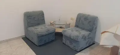 two chairs and a table in a room at 1º A y 2º A in Cordoba