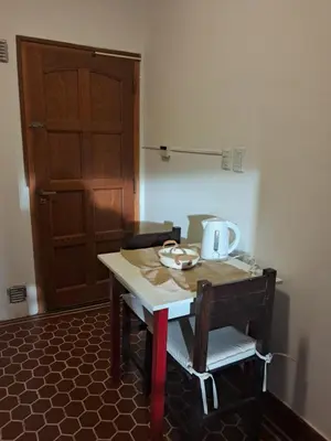 a table and chairs with a kettle on top of it at La Casa de María Helenra in Alta Gracia