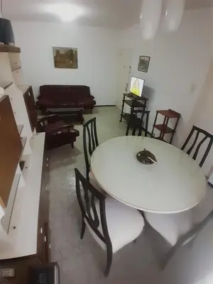 a white table and chairs in a room with a couch at Departamento en Río Cuarto Cba in Río Cuarto