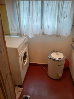 a small bathroom with a washing machine and a washer at Departamento en Río Cuarto Cba in Río Cuarto