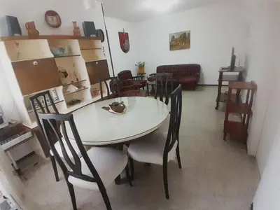 a dining room with a white table and chairs at Departamento en Río Cuarto Cba in Río Cuarto