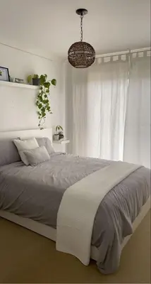 a bedroom with a large bed with a window at Villa serrana in Mina Clavero