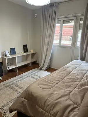 a bedroom with a bed and a desk and a window at Moderno mono ambiente in Cordoba