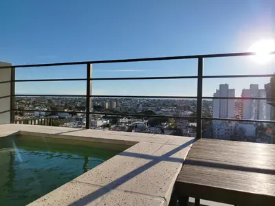 a swimming pool on the roof of a building with a view at Departamento 1 dormitorio ubicado en zona estratégica de Nueva Córdoba in Cordoba