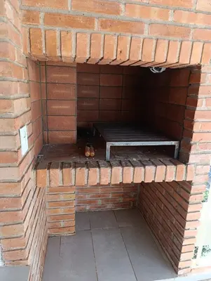 a cat laying on a bench in a brick fireplace at Departamento moderno en Barrio General Paz in Cordoba