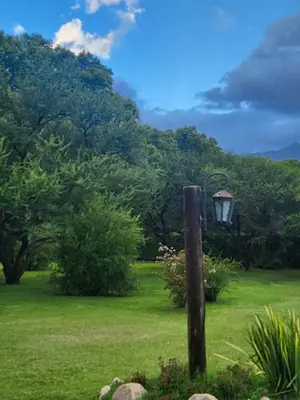 a street light on a pole in a yard at Descanso Serrano in Las Rabonas