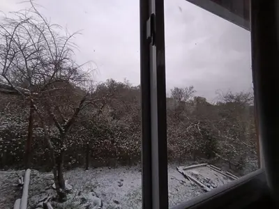 a view of a window with snow on the ground at La casita de la montaña in El Parador