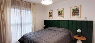 a bedroom with a green bed and a window at Departamento alquiler temporal Barrio General Paz in Cordoba