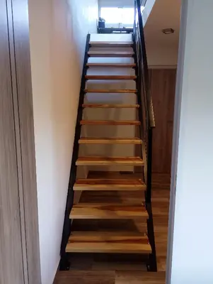 a staircase with wooden treads in a house at Cabaña Siegfried in Villa General Belgrano