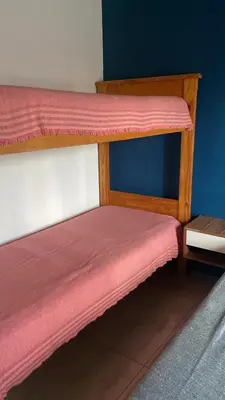 a pair of bunk beds in a room at Cabaña Carmanqui in Alpa Corral