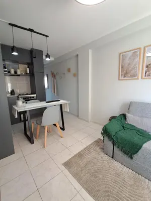 a living room with a desk and a bed at Central y confortable departamento in Cordoba