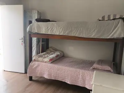 two bunk beds in a room with a small bed at refugio Bv los andes in Cordoba