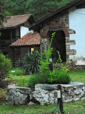 a garden in front of a house with a garden hose at Estancia san Miguel in San Miguel de los Rios