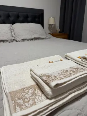 a bed with three white towels on it at Nueva Córdoba Independencia apart in Cordoba
