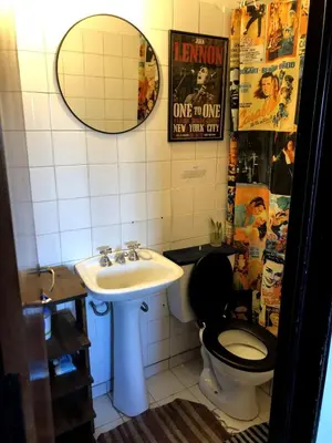 a bathroom with a sink and a toilet and a mirror at Departamento céntrico en Córdoba Capital cerca de todo in Cordoba