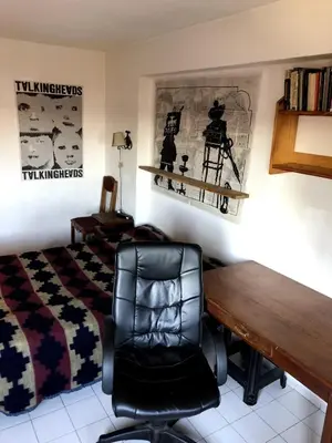a bedroom with a desk and a bed and a chair at Departamento céntrico en Córdoba Capital cerca de todo in Cordoba