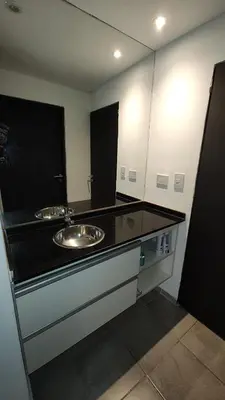 a bathroom with two sinks and a large mirror at Calixto C in Cordoba