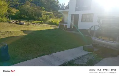 a car parked in front of a house at Lo de Antó in Cavalango