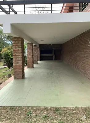 an empty courtyard of a brick building at La Morada de sus Sueños II in San Roque