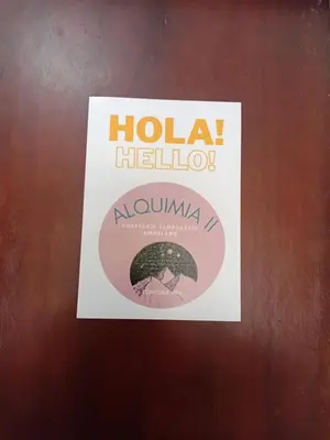a sign on a door that reads hola heliopolis at Alquimia Dos in Cordoba