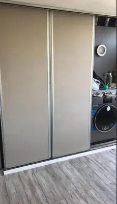 a cabinet with white doors in a kitchen at Dto lujoso in Cordoba