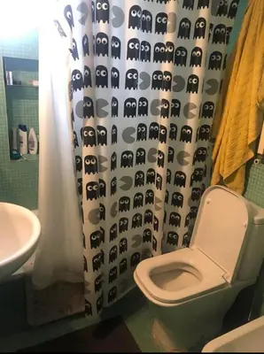 a bathroom with a toilet and a shower curtain at Dto lujoso in Cordoba